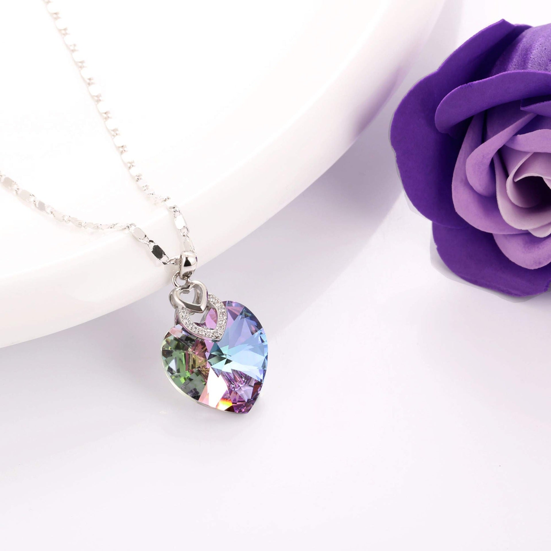 Necklace with a Simple Crystal Pendant for Women’s Fashion