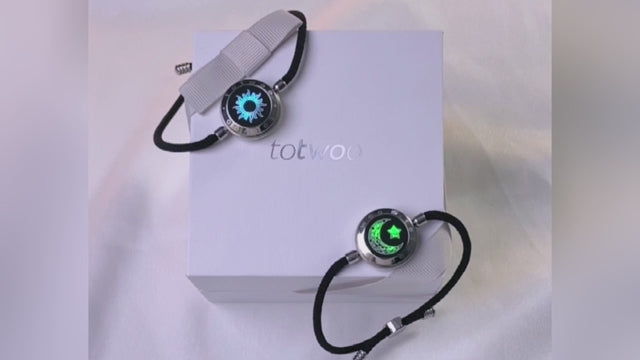 TOTWOO Touch Bracelets for Couples, Vibration & Light up for Love Couples- Long Distance Relationship Gifts for Girlfriend Bluetooth Pairing Jewelry